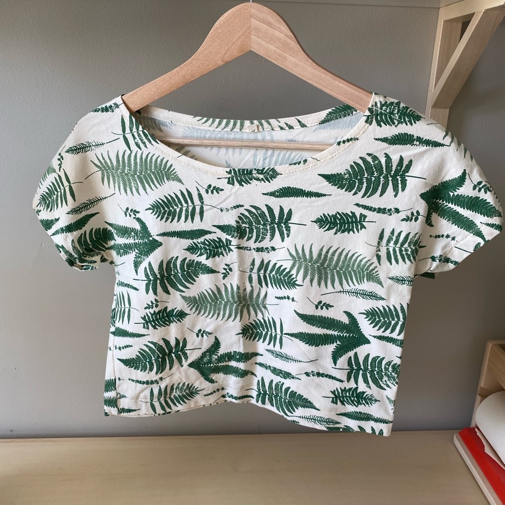 Organic cotton crop top screen-printed with ferns
